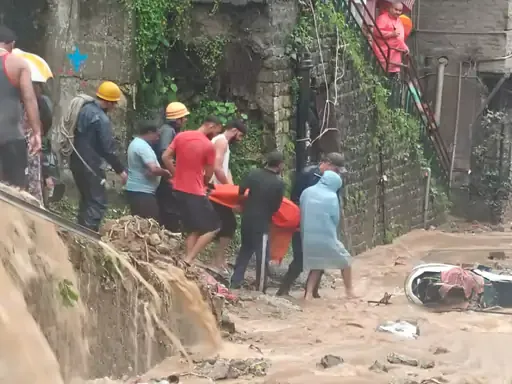 मंडी में बादल फटने से भारी तबाही, 3 की मौत, स्कूल-कॉलेज बंद; CM-पूर्व CM ने जताया दुख
