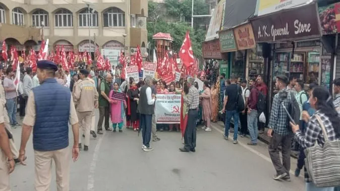 हिमाचल में लेबर कोड के खिलाफ गरजा जन आक्रोश: ट्रेड यूनियनों के राष्ट्रव्यापी आह्वान पर किसान-मजदूरों का हल्ला बोल