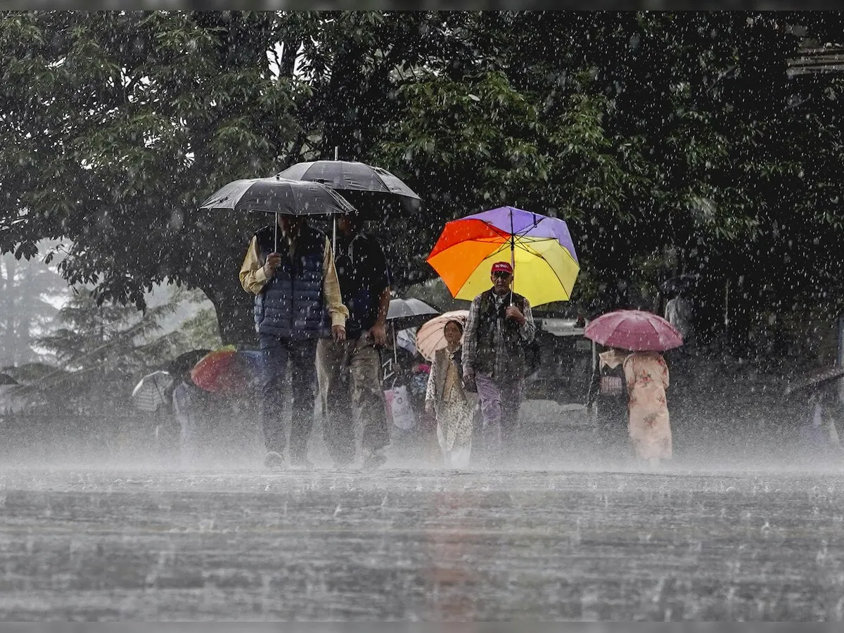 हिमाचल प्रदेश में 31 अगस्त तक भारी बारिश का अलर्ट, तीन राष्ट्रीय राजमार्ग ठप, शैक्षणिक संस्थान भी बंद !