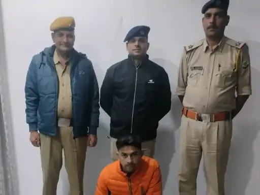 रातों-रात जल गईं दो बसें, दो दिन में पुलिस ने सुलझा डाला मामला