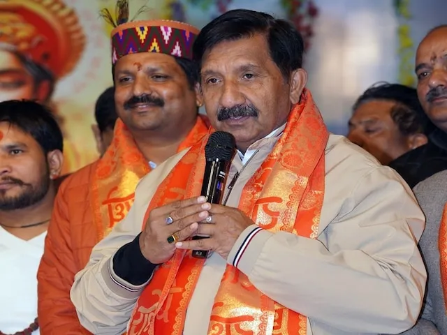 हिमाचल प्रदेश के मंडी जिले में सुक्खू सरकार के तीन साल पूरे होने पर आयोजित रैली में डिप्टी सीएम मुकेश अग्निहोत्री काफी गुस्से में नजर आए। इस दौरान उन्होंने सीएम सुखविंदर सिंह सुक्खू को भी कड़े शब्दों में चेतावनी दी और कहा कि अब काम वैसे नहीं चलेंगे।
